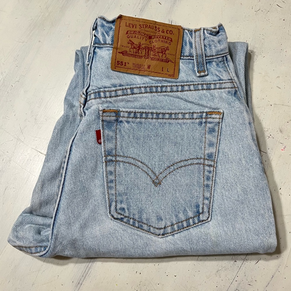 Vintage 90’s Levi’s 551 Relaxed Fit Tapered Leg Jeans Cotton USA sz 6